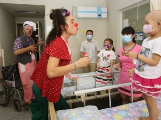 以色列“医疗小丑”到儿科