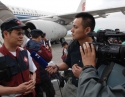 驰援尼泊尔-邓绍平院长在尼泊尔机场接受采访