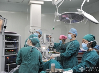 达芬奇机器人手术系统辅助超低位直肠癌保肛手术