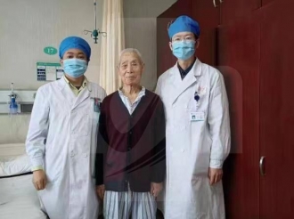 96岁高龄患者腹主动脉瘤支架置入术后